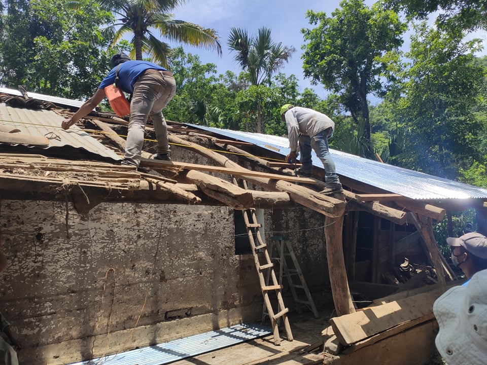 Roof Replacement at the Elderly Siblings' House, Agua Zarca Abajo Village