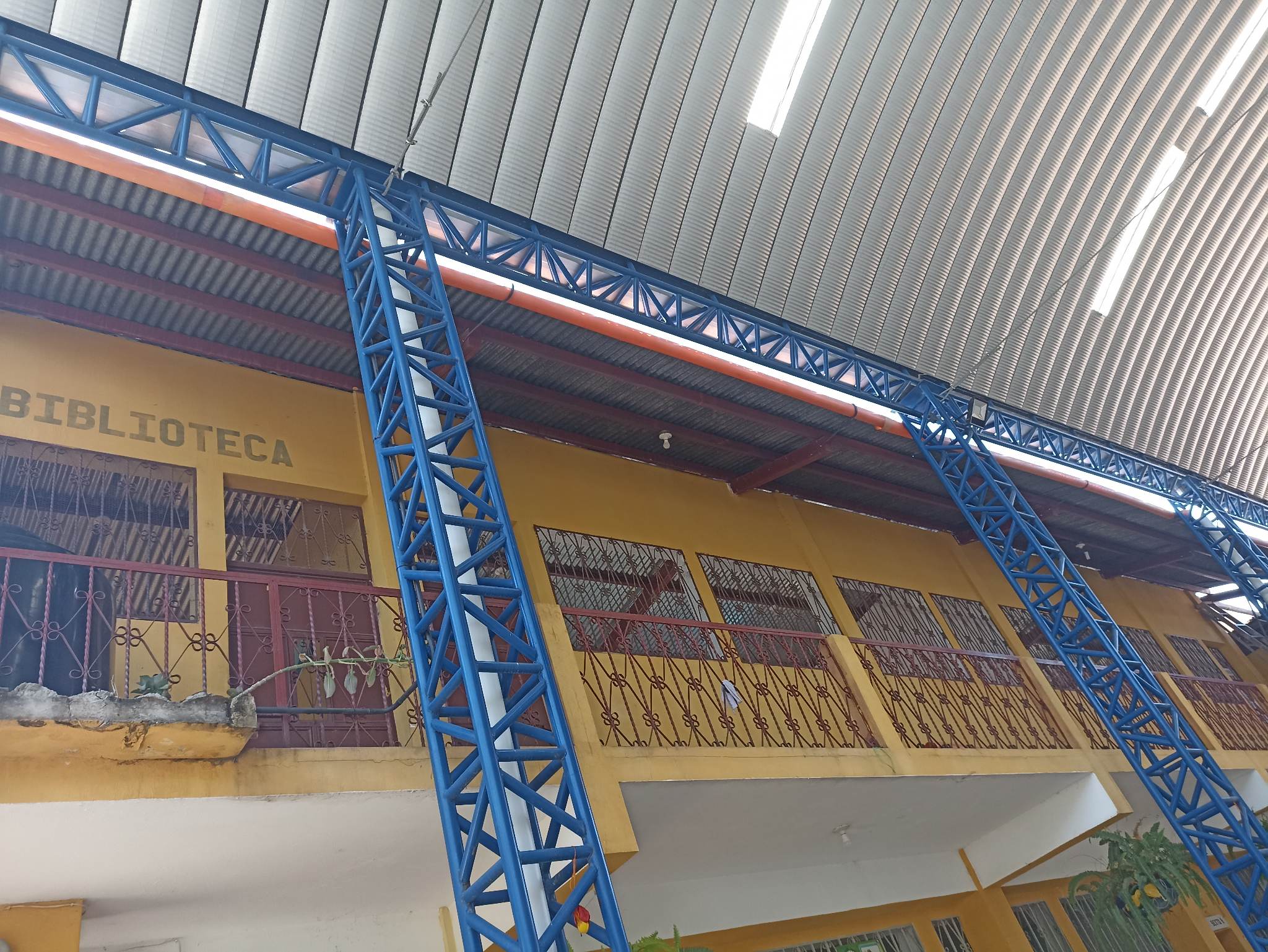 Gutter Installation at José Ángel Palma School, San Jacinto