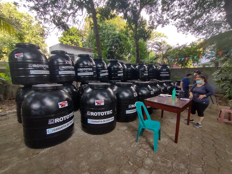 Delivery of 40 Water Tanks to Families in Escalón Arriba Village